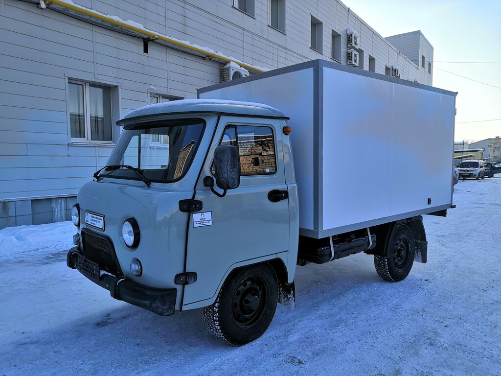 Комбинированный хлебный фургон УАЗ 3303 (56 лотков)