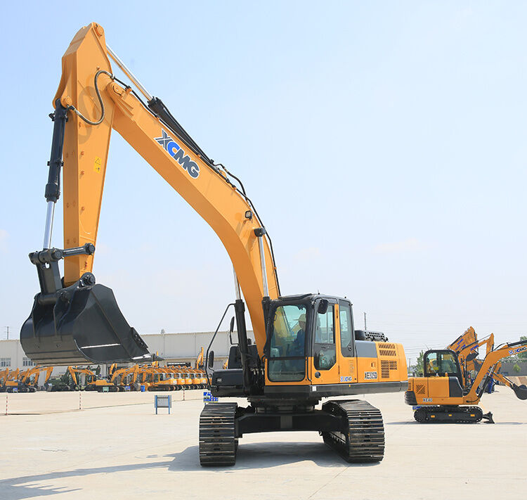 Экскаватор xcmg xe150wb. XCMG xe305d. Гусеничный экскаватор XCMG xe335c. Экскаватор XCMG xe305d. XCMG 305 экскаватор.