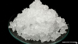Кадмий азотнокислый - представляет собой белое кристаллическое твёрдое вещество, обладающее гигроскопическими свойствами. Является канцерогеном.
Химическая формула Cd(NO3)2• 4H2O
ГОСТ 6262-79