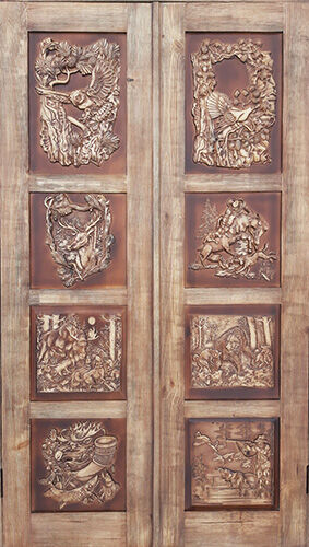 Дверь деревянная с резьбой