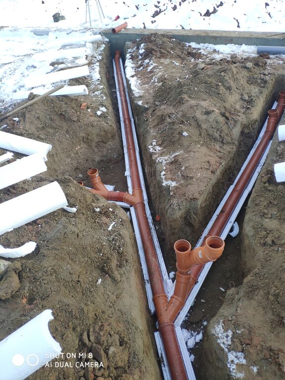 Зимний монтаж труб канализации