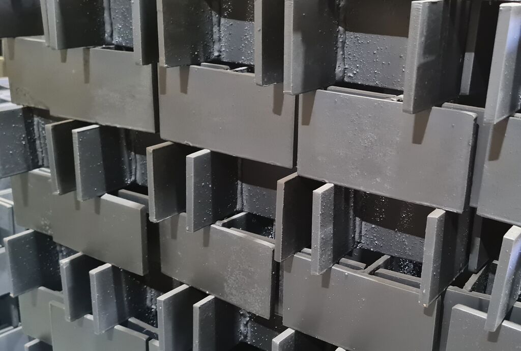 Соединение скобами МС деталей бетонного колодца