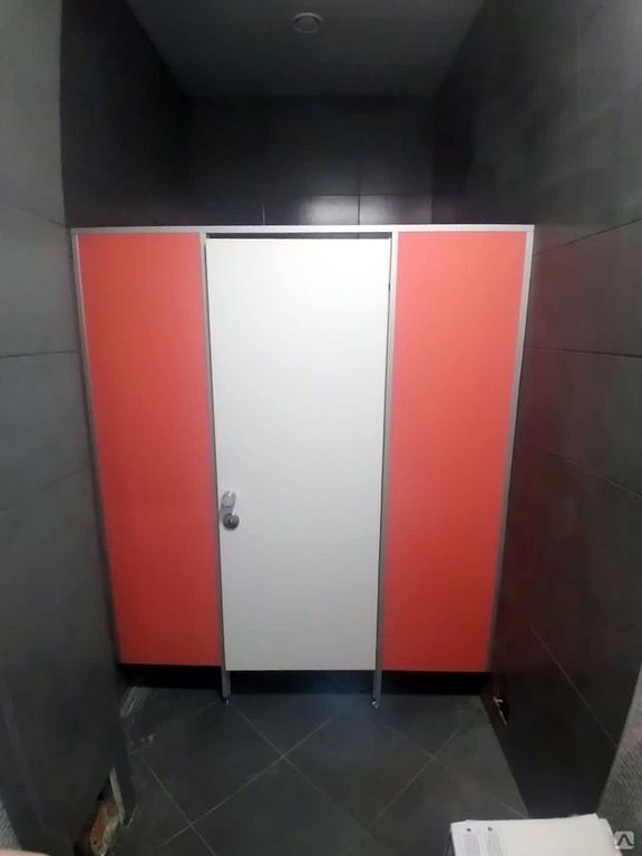 Кабина туалетная пластиковая красная